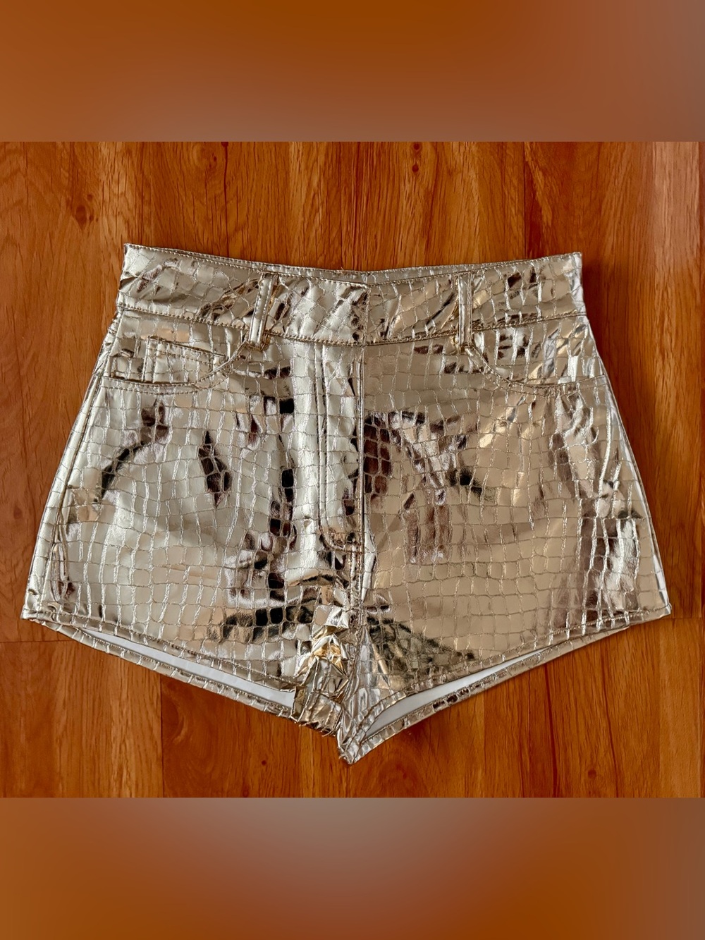 NWT Nasty Gal Gold Metallic Croc Faux Leather Shorts Size 4 Small - Picture 4 of 8